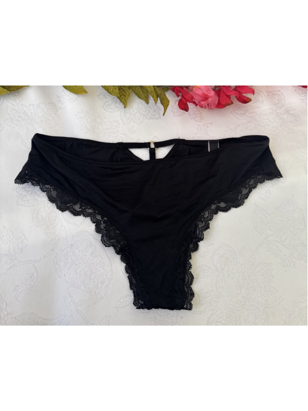 VICTORIA'S SECRET S BLACK SILKY CUT OUT CHARM BACK STRING THONG PANTIES NWT